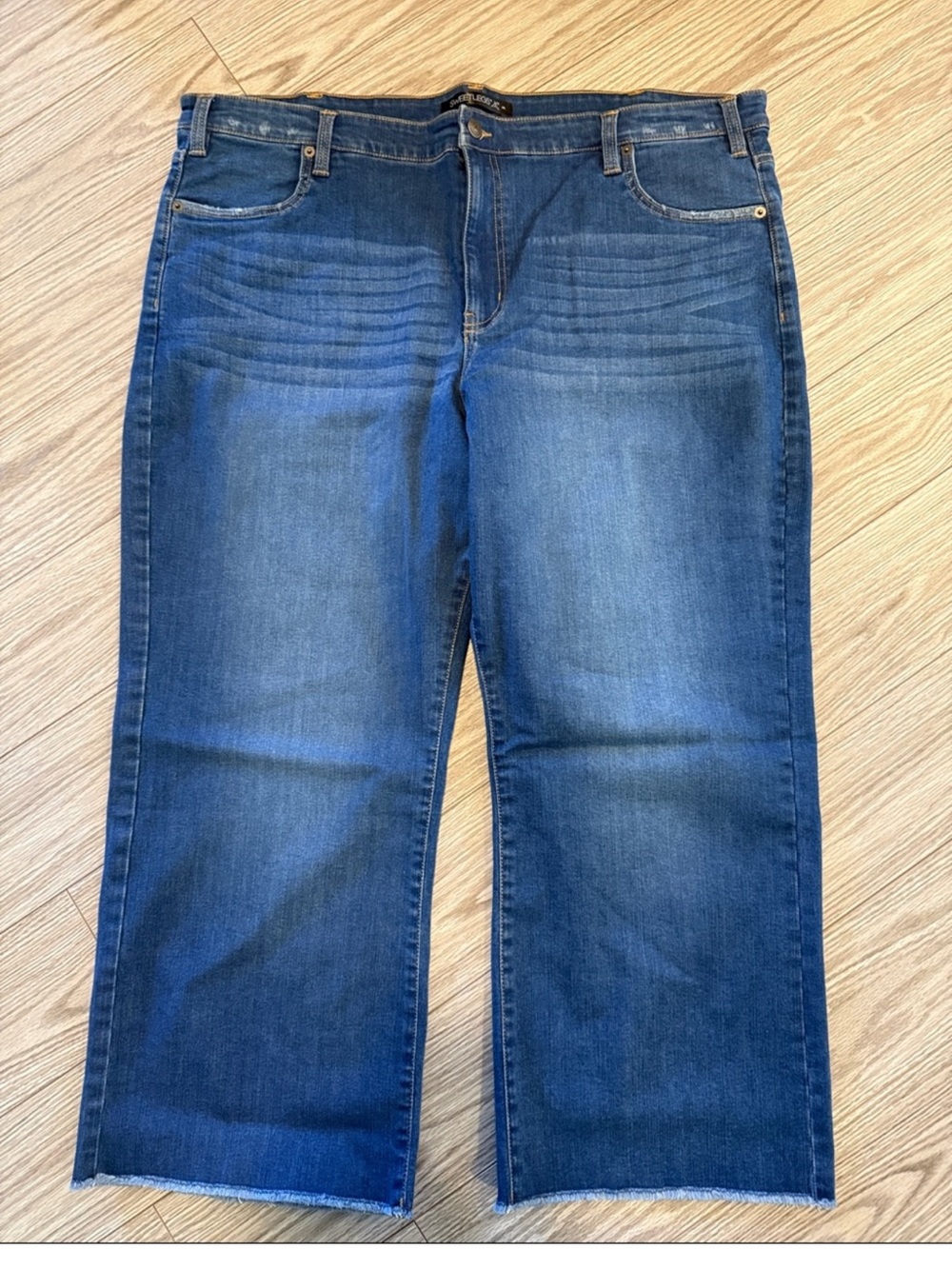 3X Sweetlegs Go-To Ankle Fray Jeans